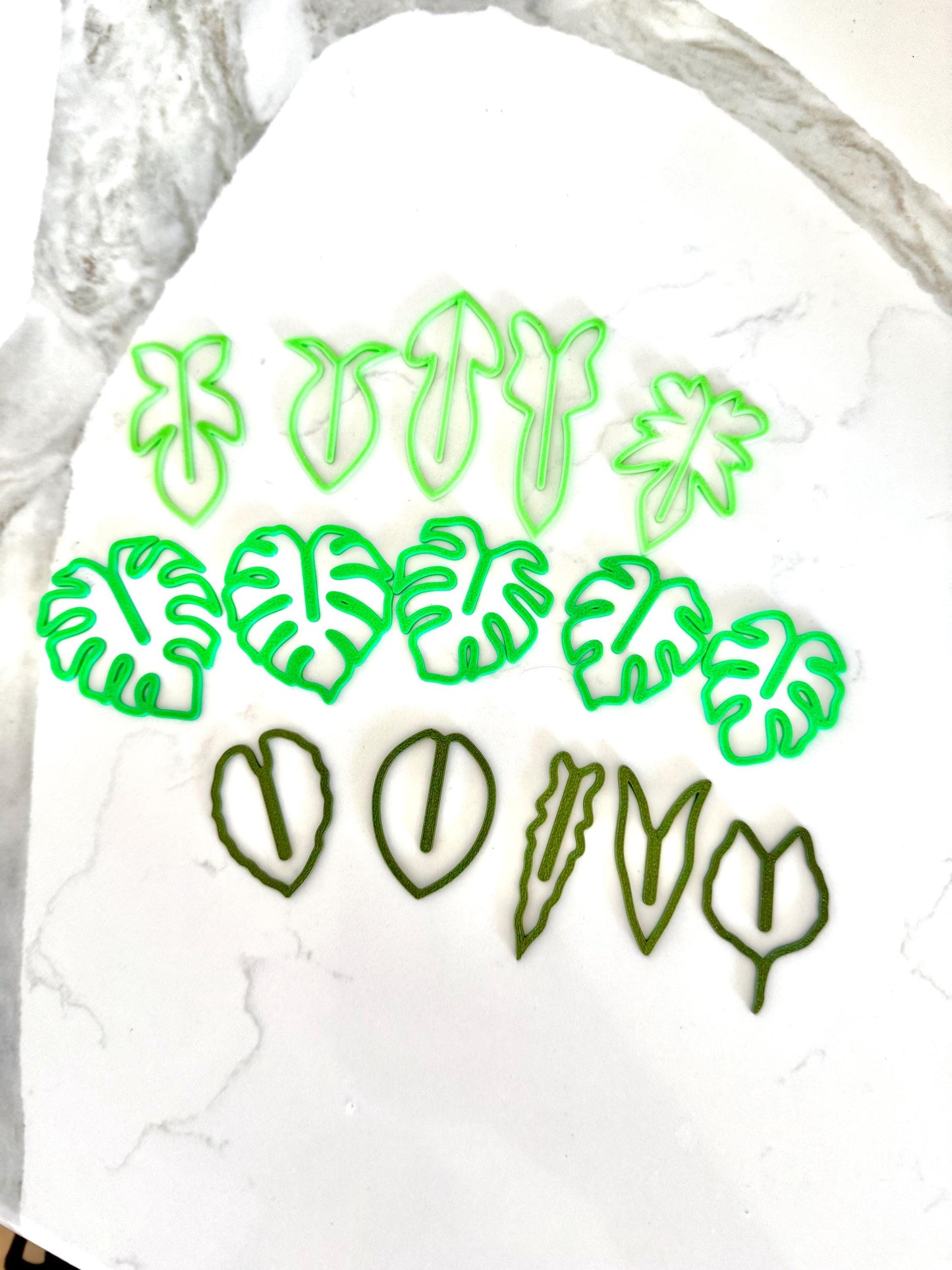 Leaf Shaped Paper Clips – Pack of 15 | Organize with Nature-Inspired Style!
